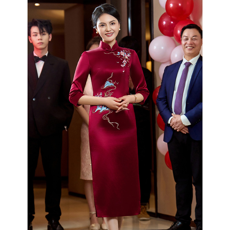 手工绣花高档旗袍订婚结婚宴礼服