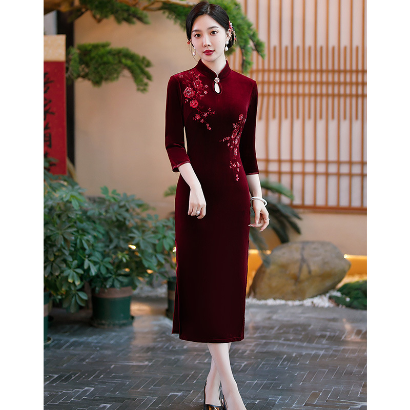 喜婆婆婚宴装旗袍2024年新款冬季金丝绒修身显瘦婚礼妈妈礼服高贵