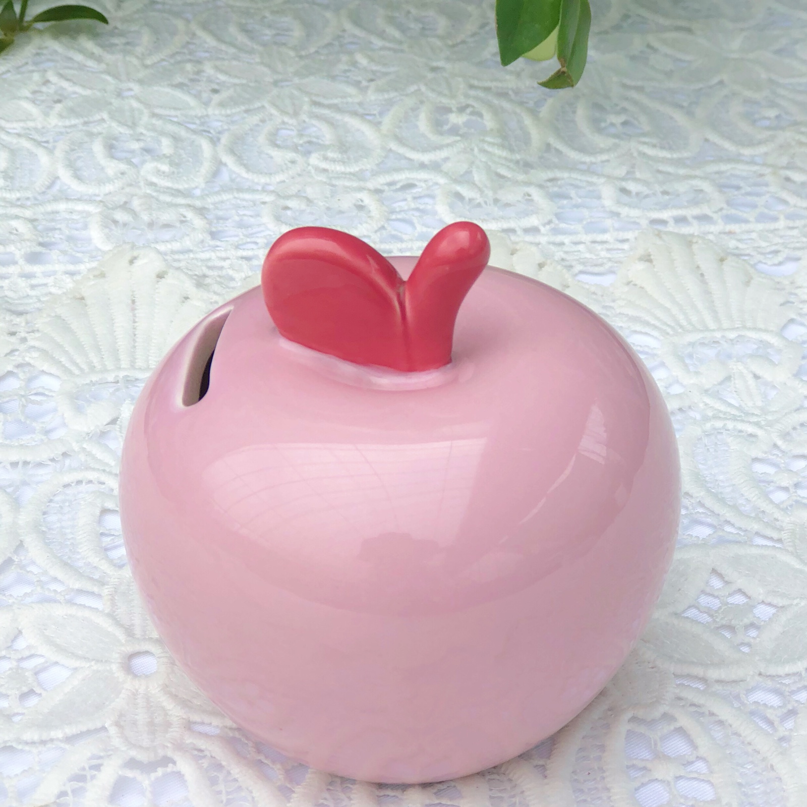 一件包邮 陶瓷储钱罐 可爱存钱罐 家居摆件 情侣摆件 苹果储蓄罐