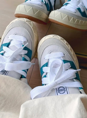 Adidas阿迪达斯男鞋女鞋2025夏季新款休闲鲨鱼鞋面包板鞋ID3935