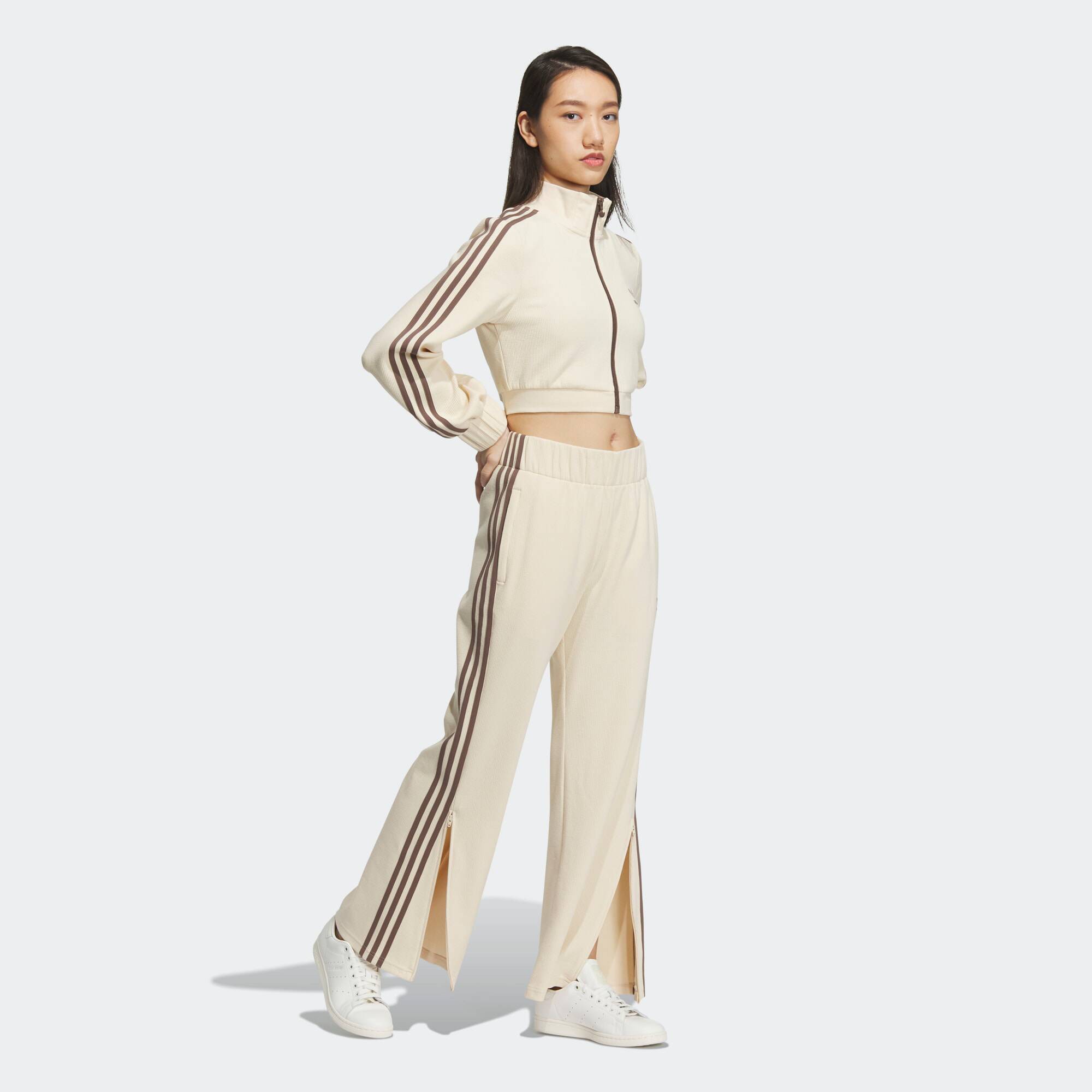 Adidas/阿迪达斯长裤女子夏季新款复古风侧开叉运动喇叭裤IP3001