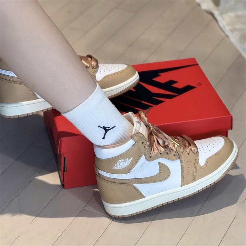 Nike耐克女子篮球鞋板鞋