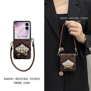 适用于华为Purax棕色红格衣三星Zflip6小狗手提绳小米mixflip2手机壳新款折叠屏荣耀Magic V Flip2防摔女外壳