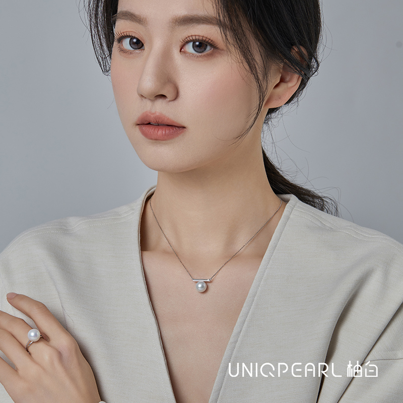 柚白18K金10-11mm青极光爱迪生平衡木钻石项链设计感高级