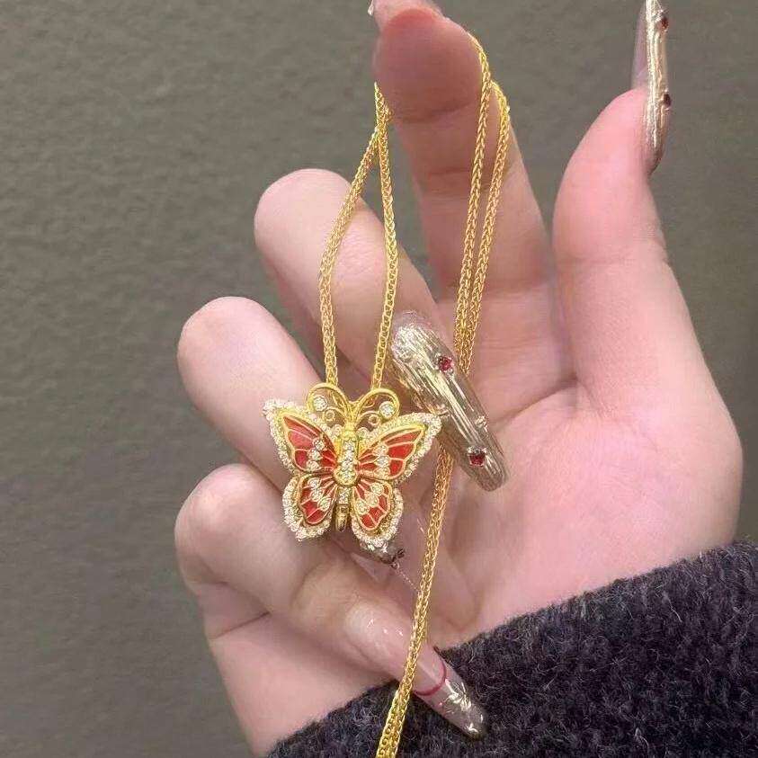 黄金色花丝红翅蝴蝶吊坠