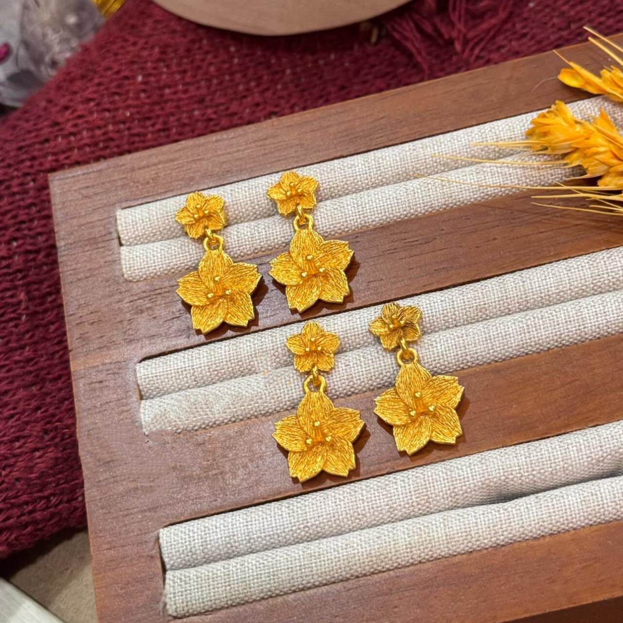 樱花简约花朵沙金耳针女