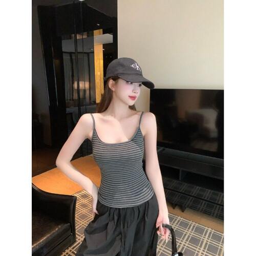 撞色条纹辣妹吊带背心女春季2026新款修身显瘦短款露肚脐无袖上衣