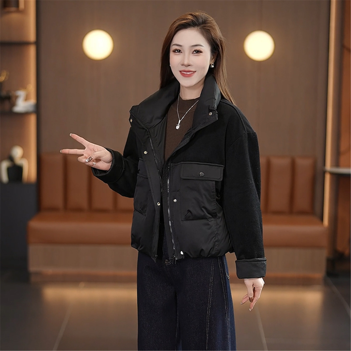 韩版立领短款羽绒服女冬装2025新款黑色毛呢拼接设计时尚保暖外套