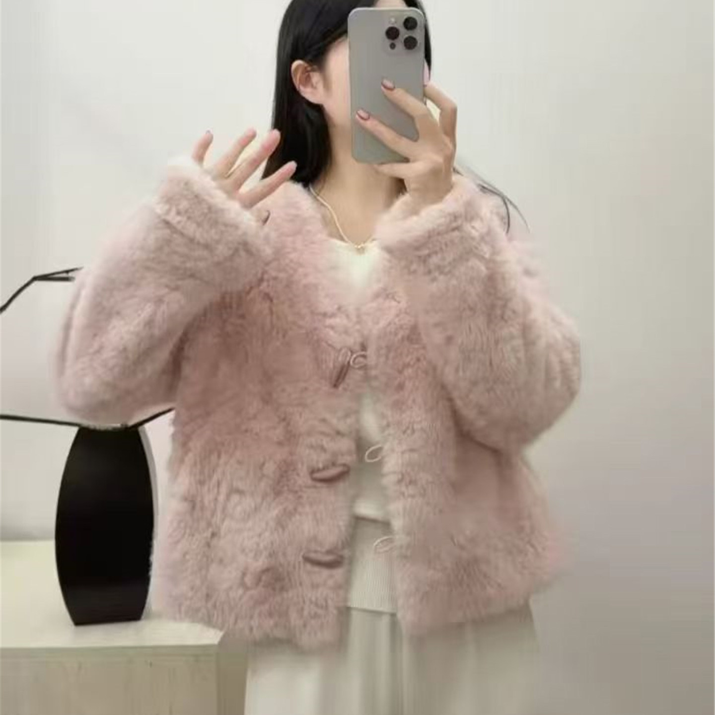 小香风牛角扣皮毛一体短款外套冬