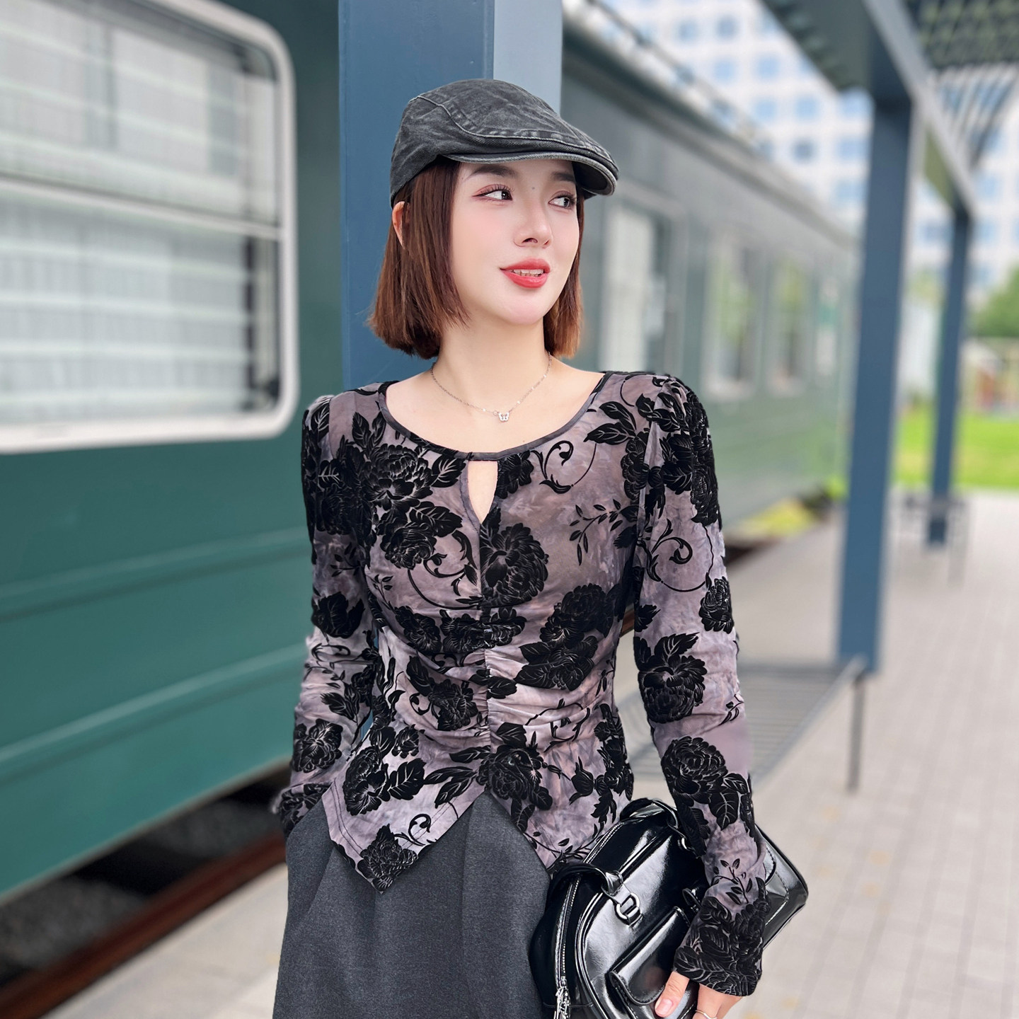 早秋时尚漂亮别致上衣女长袖T恤t