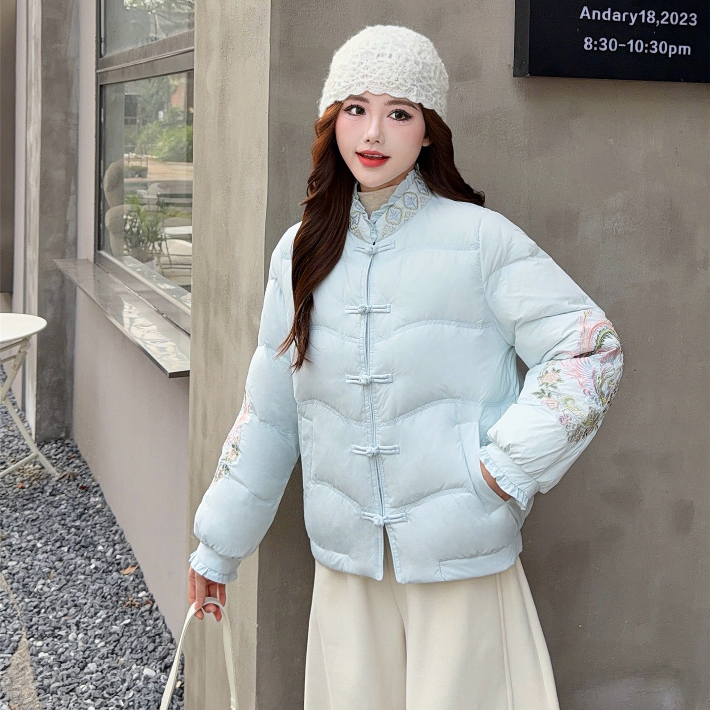 新中式立领对襟刺绣羽绒服女短款国风羽绒外套冬季宽松白鸭绒上衣