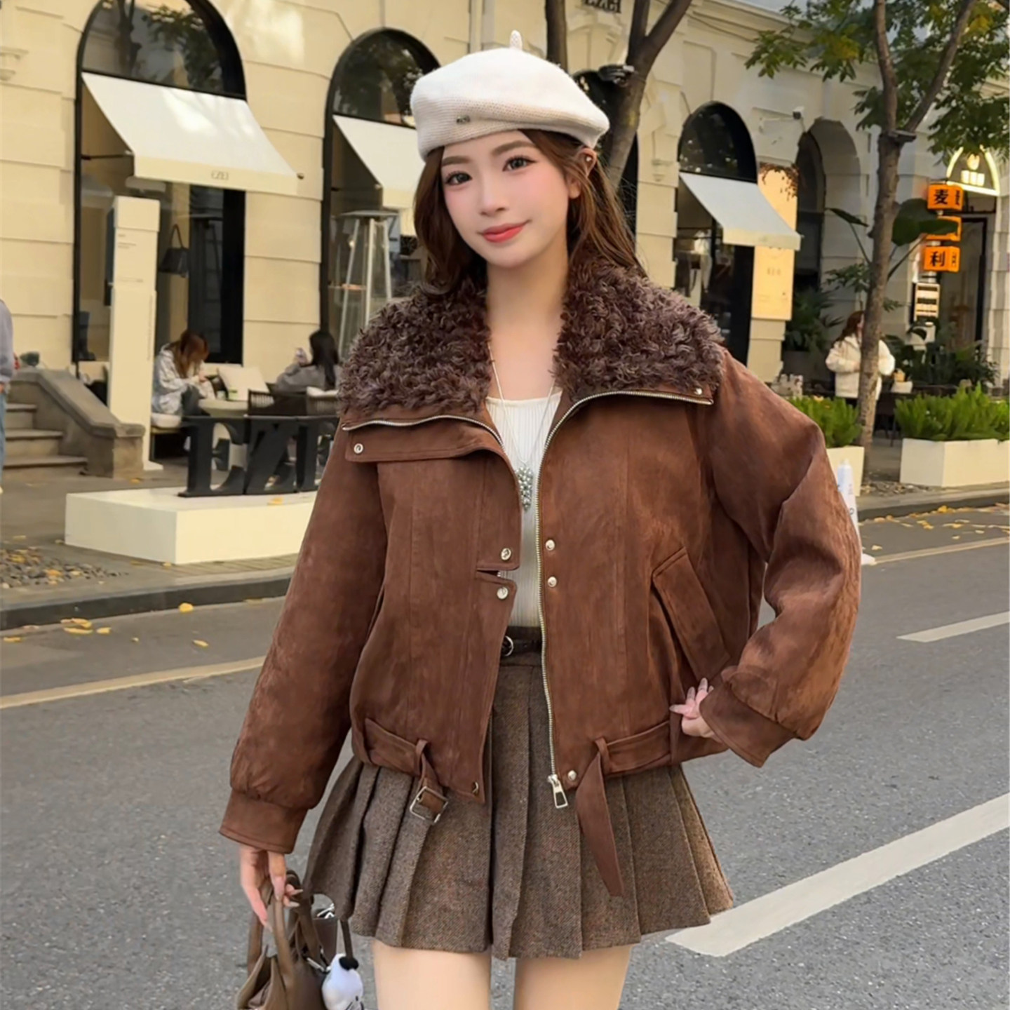 美拉德风羊羔毛大毛领羽绒服短款