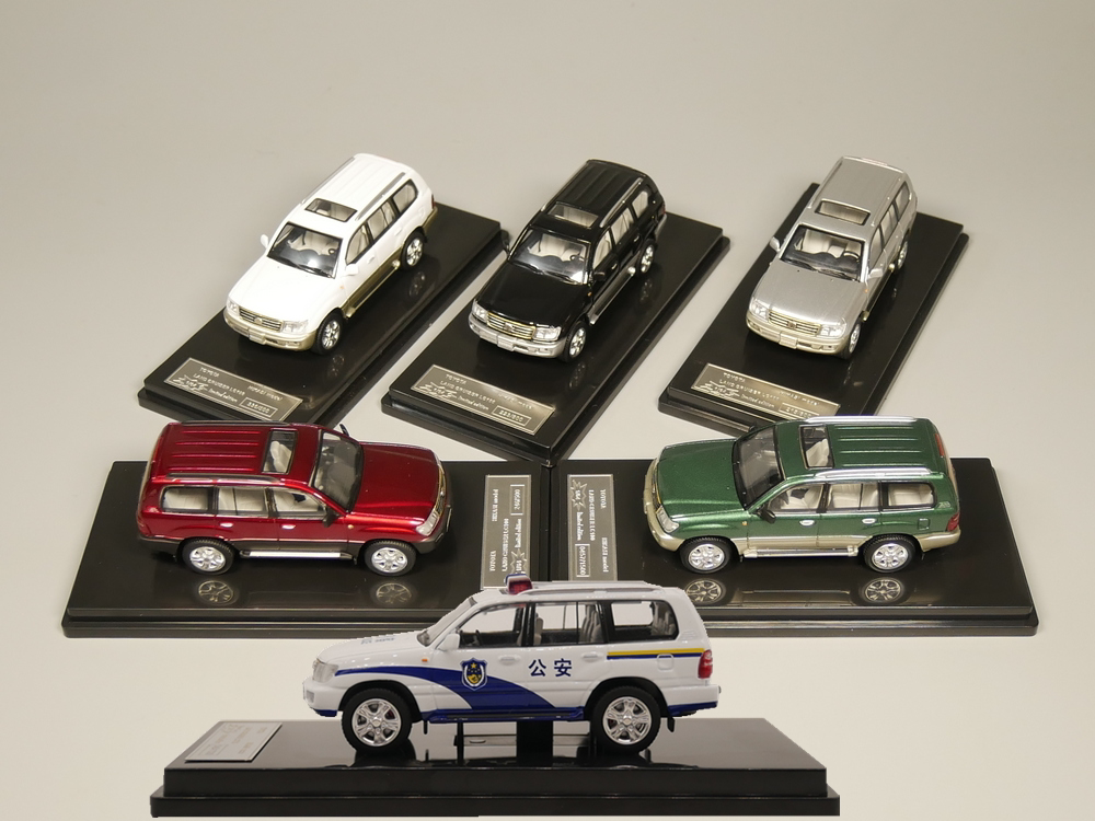 1:64 TOYOTA LAND CRUSER陆地巡洋舰霸道越野车警车合金玩具车模