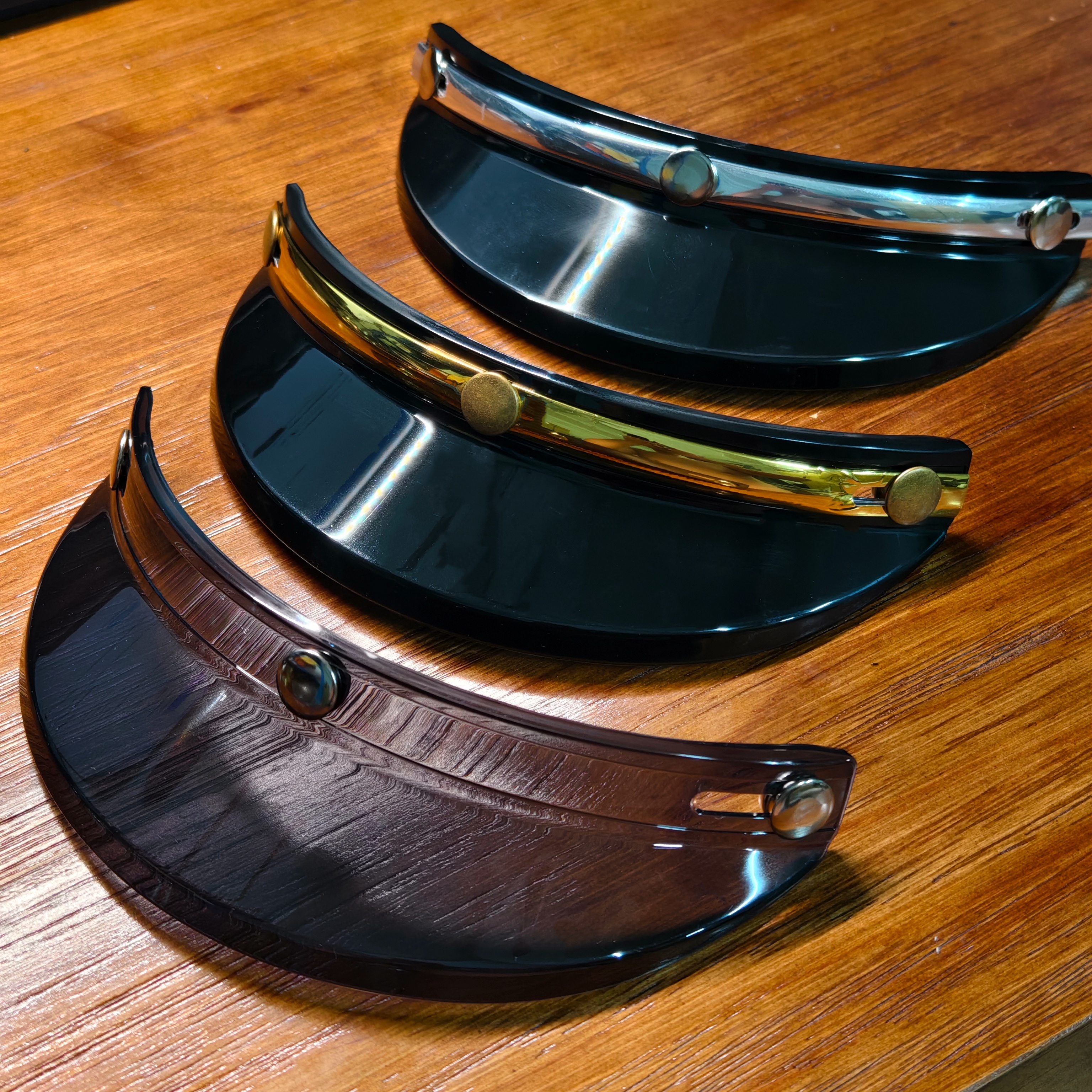 头盔帽檐三点扣通用机车帽舌帽