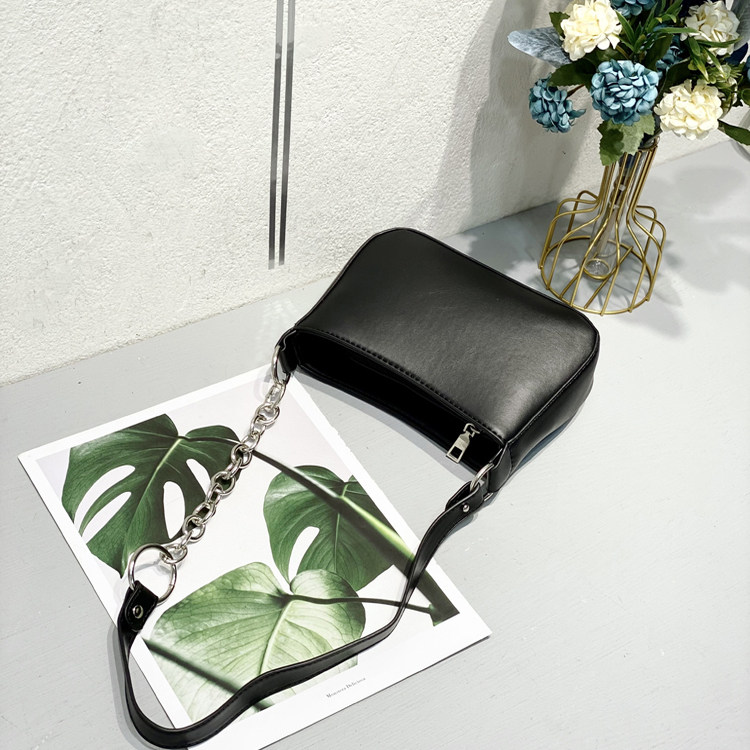 新款法式时尚小众简约洋气纯色链条小方包精致小巧百搭单肩腋下包