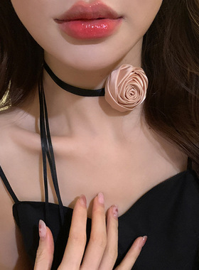 轻奢高级感缎面粉色玫瑰系带项链女甜美精致个性时尚颈链锁骨链