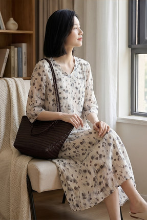 天丝亚麻水墨印花连衣裙女夏2026新款中年妈妈遮肚子显瘦气质裙子