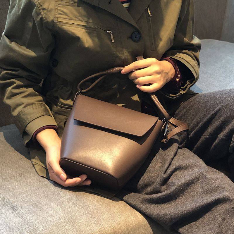 菲色如华2020新款时尚潮小包包女斜挎包牛皮女包水桶包单肩手提包