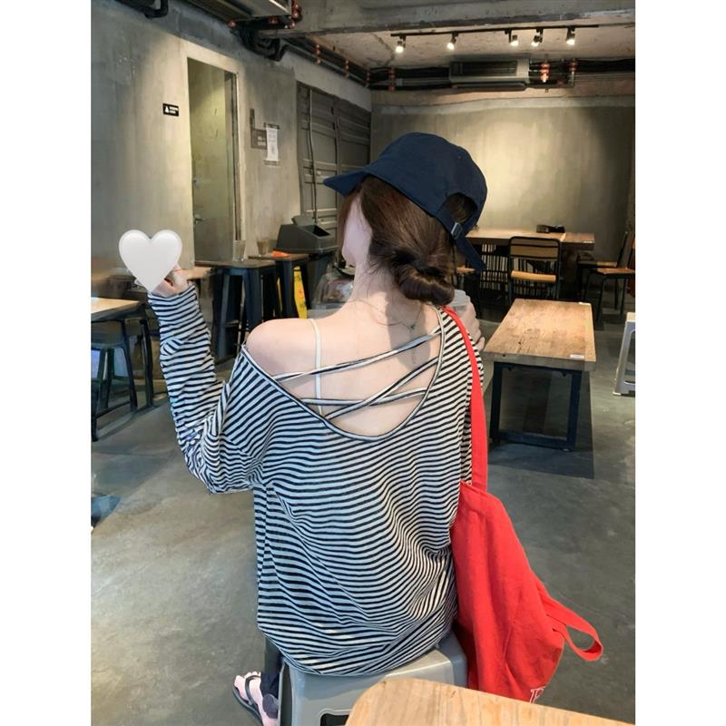 慵懒条纹长袖T恤女夏季设计感小众露背宽松薄款防晒罩衫斜肩上衣