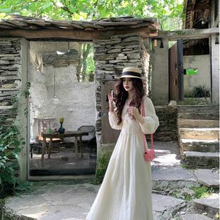 法式V领蕾丝气质连衣裙女秋季2025新款收腰A字显瘦大摆温柔风长裙