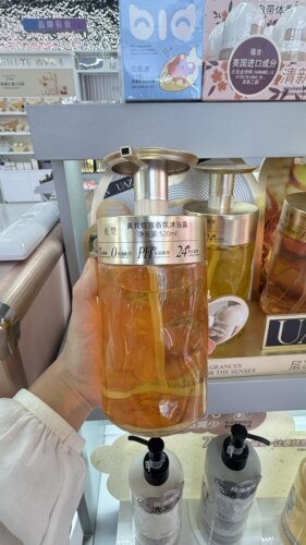 老虎家优赞UAZAN真我绽放香氛沐浴控油持久留香滋润1瓶520m l