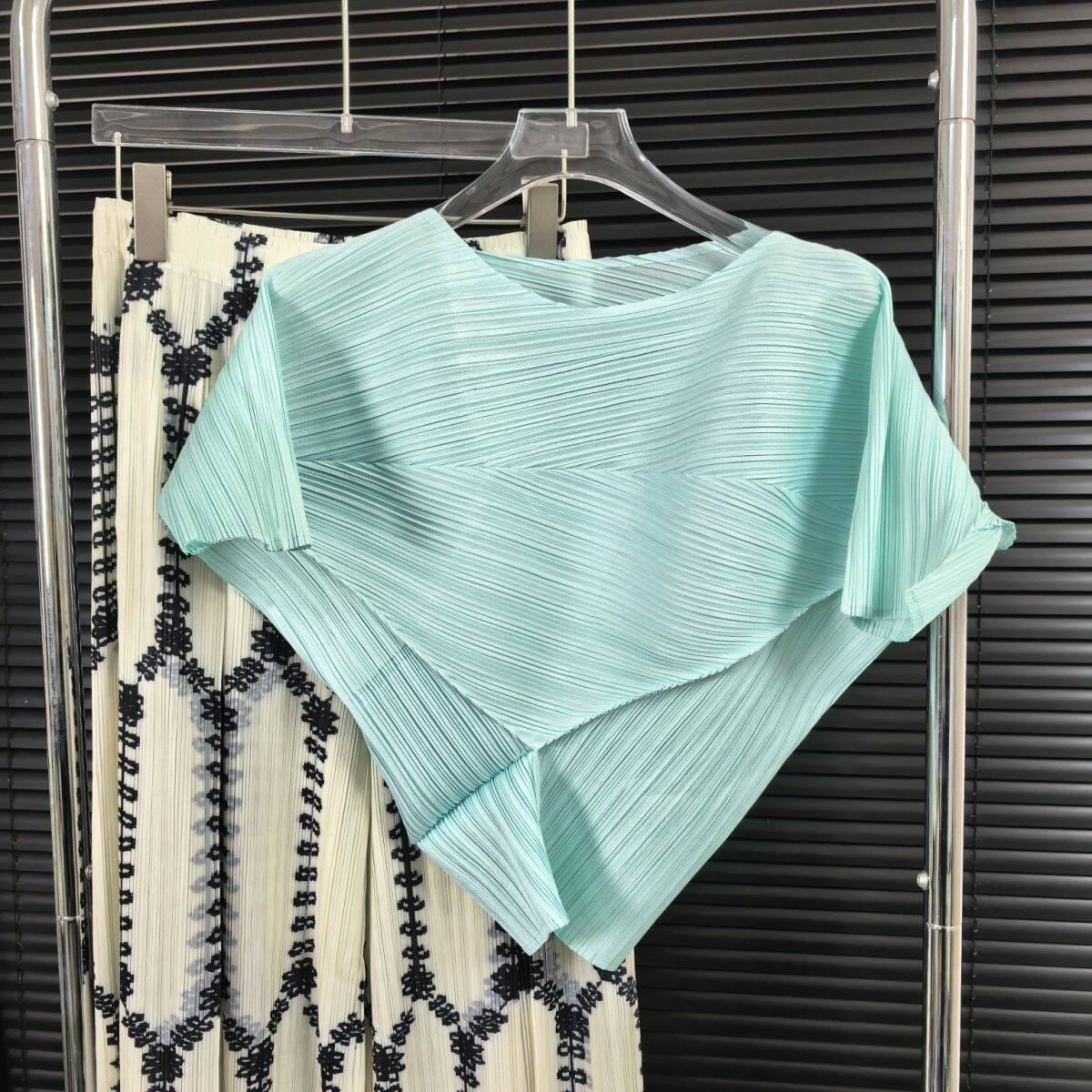 00后高端褶皱2025夏季新款手工褶小众设计款洋气休闲显瘦百搭上衣