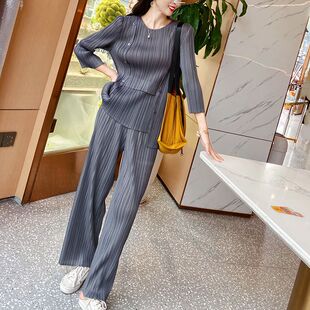 三宅褶皱2025新轻熟减龄气质两件上衣风琴直筒裤子套装两件套女