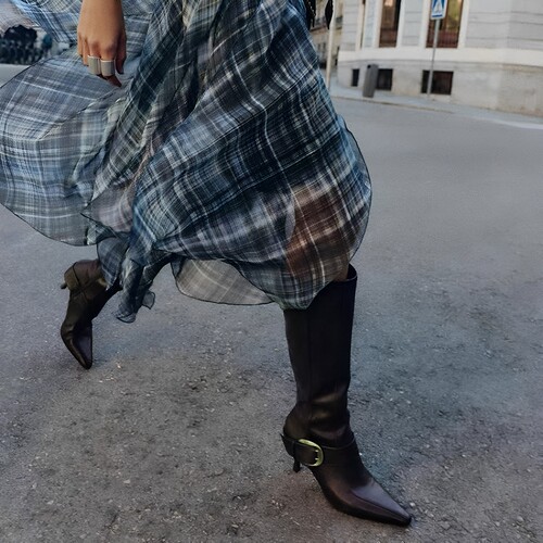 黑色尖头细跟堆堆长筒女靴显瘦