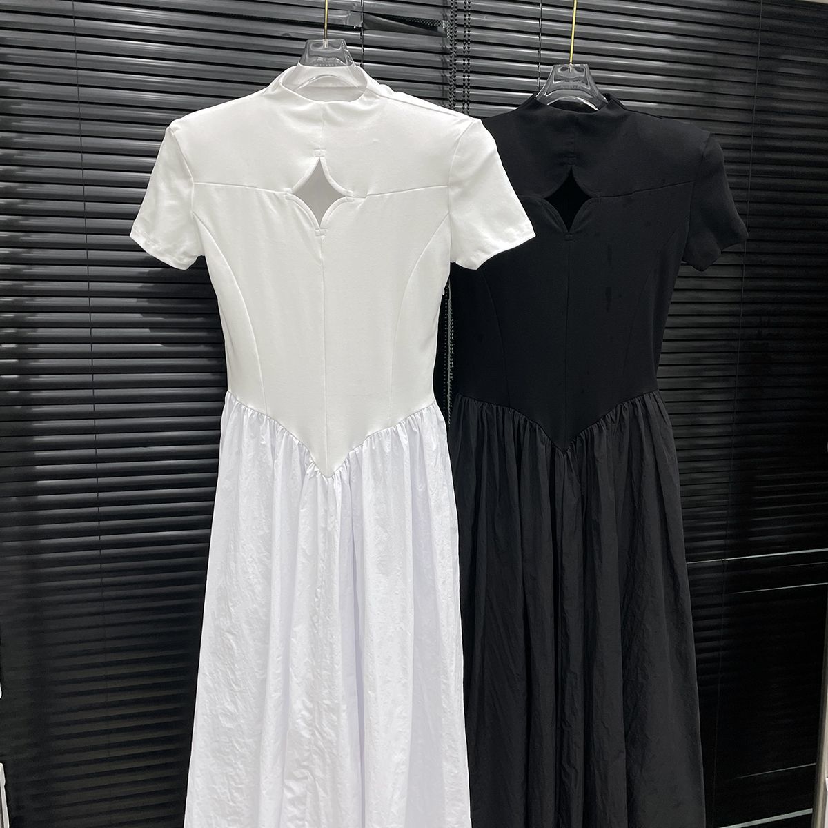 付新博女装赫本风拼接连衣裙女小众设计感镂空显瘦长裙子13917