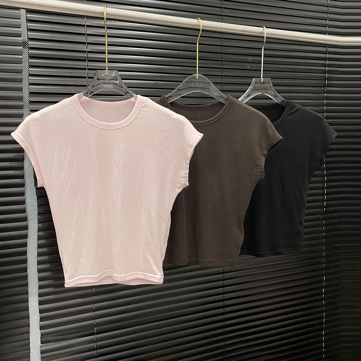 付新博女装打底T恤女小众简约百搭纯色显瘦短款露脐上衣14828