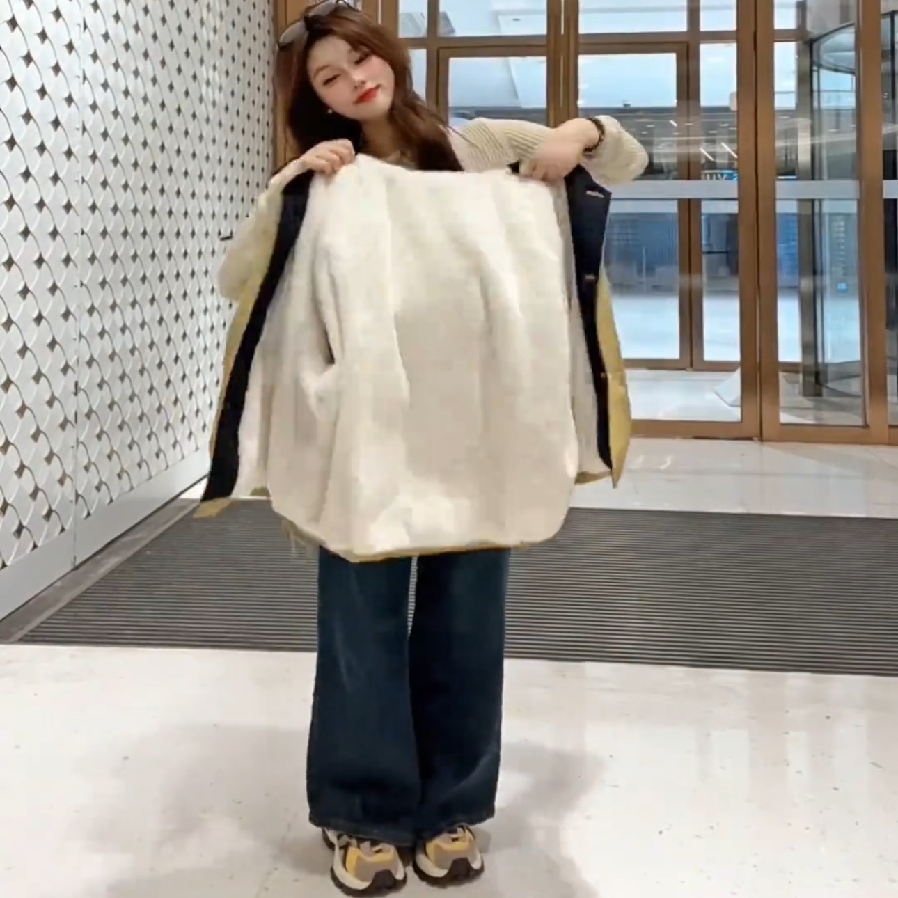 加绒加厚冲锋衣外套女秋冬新款2025流行爆款宽松显瘦保暖棉服上衣