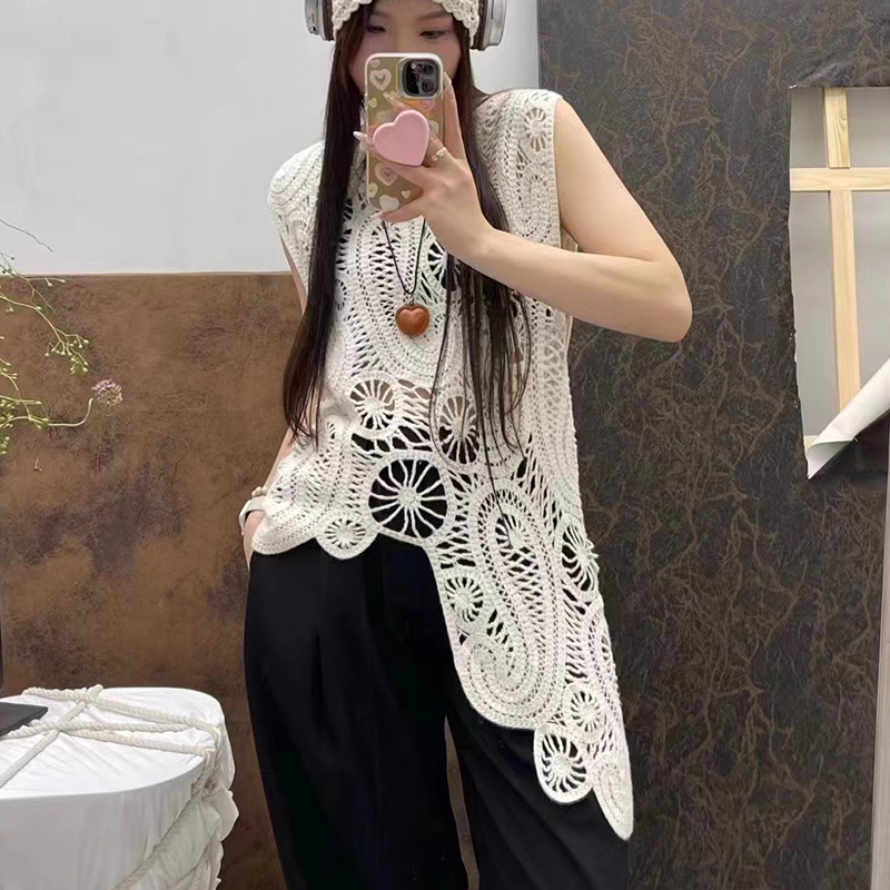 不规则勾花镂空针织背心马甲女夏
