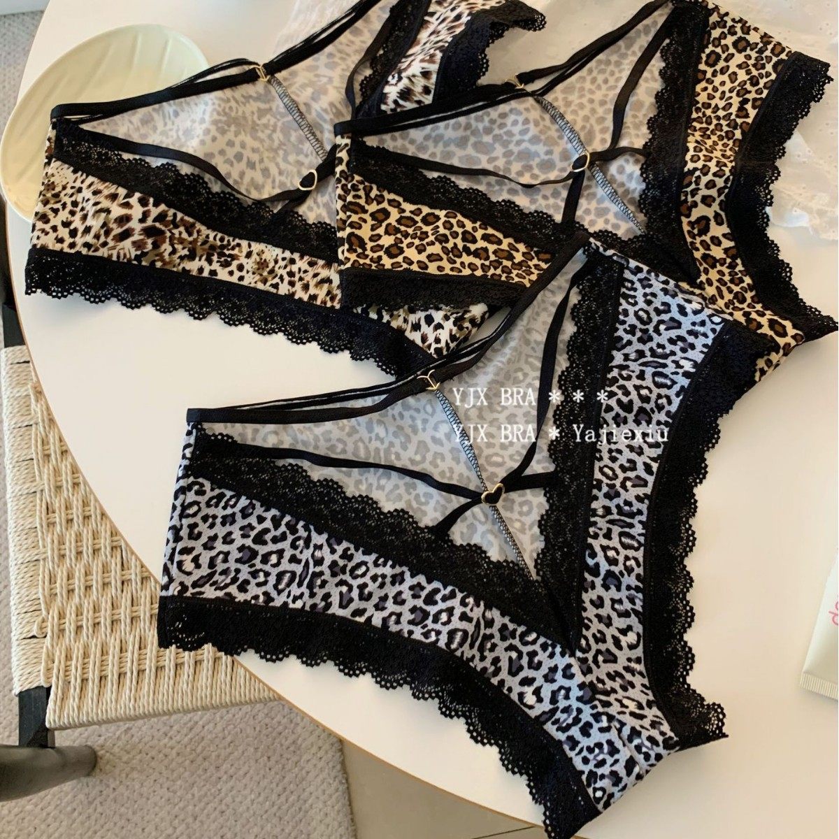 新款豹纹印花蕾丝边美臀内裤女隐形镂空时尚性感夜店半包臀三角裤,女士内衣/男士内衣/家居服,男三角内裤,淘宝优惠券,粉丝福利购,淘宝优惠卷