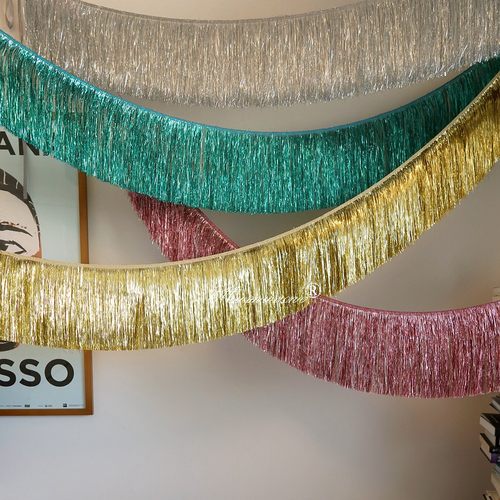 洋气梦幻金色背景布置流苏雨