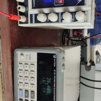 优利德电源  utp3315tfl 0-30v 0-5a,