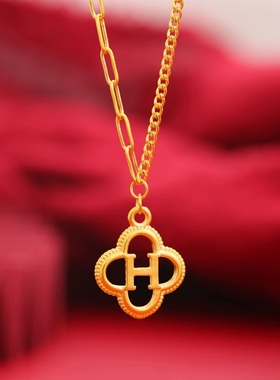 上新空心四叶草时尚项链欧美字母幸运草铜合金吊坠女流行百搭饰品