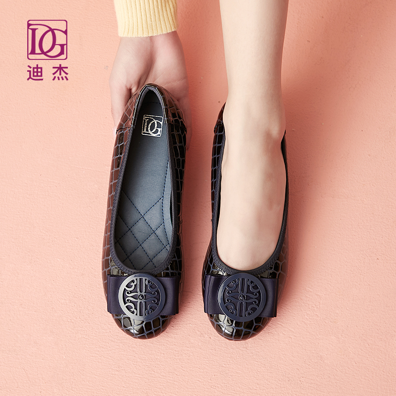 商场同款真皮单鞋女平底2025春秋季中老年牛皮软底妈妈鞋舒适皮鞋