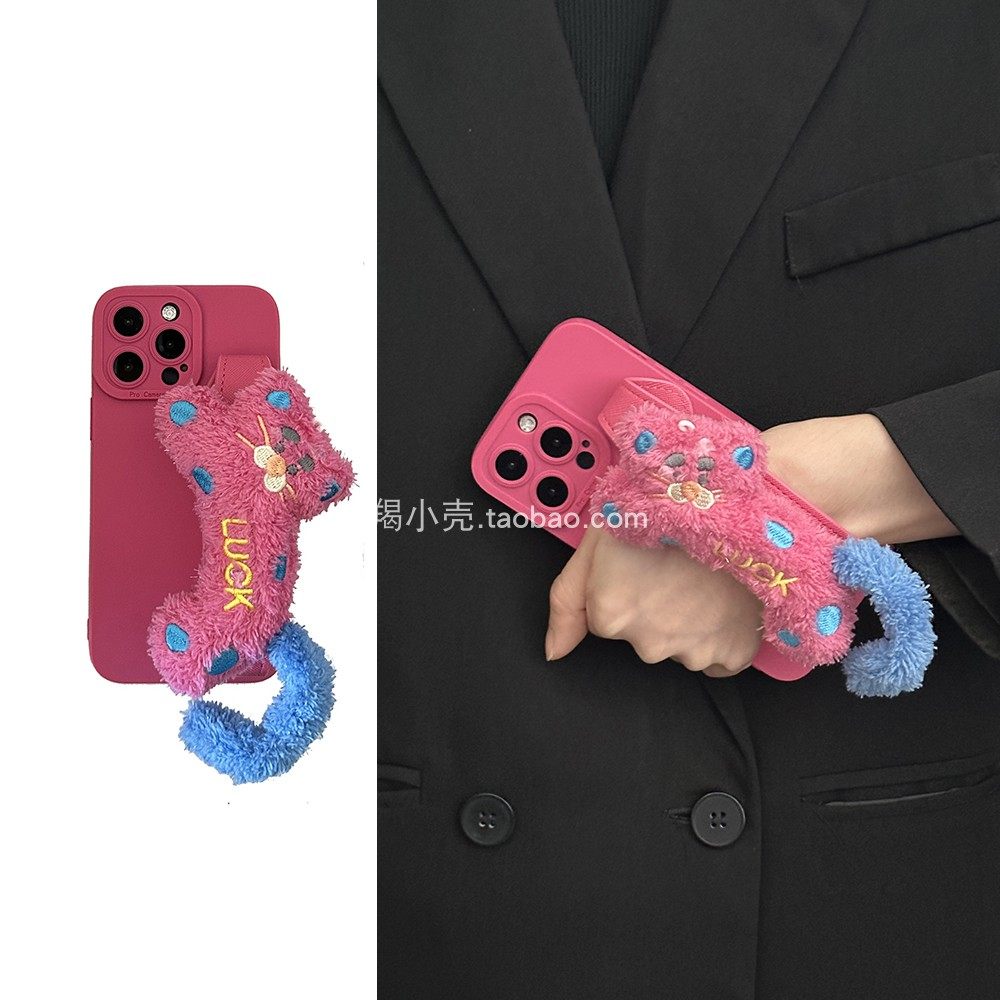 玫红毛绒刺绣小老虎公仔手腕带17pro适用于iphone16promax手机壳14pm苹果11全包12pro防摔13保护套软,3C数码配件,手机保护套/壳,淘宝优惠券,粉丝福利购,淘宝优惠卷