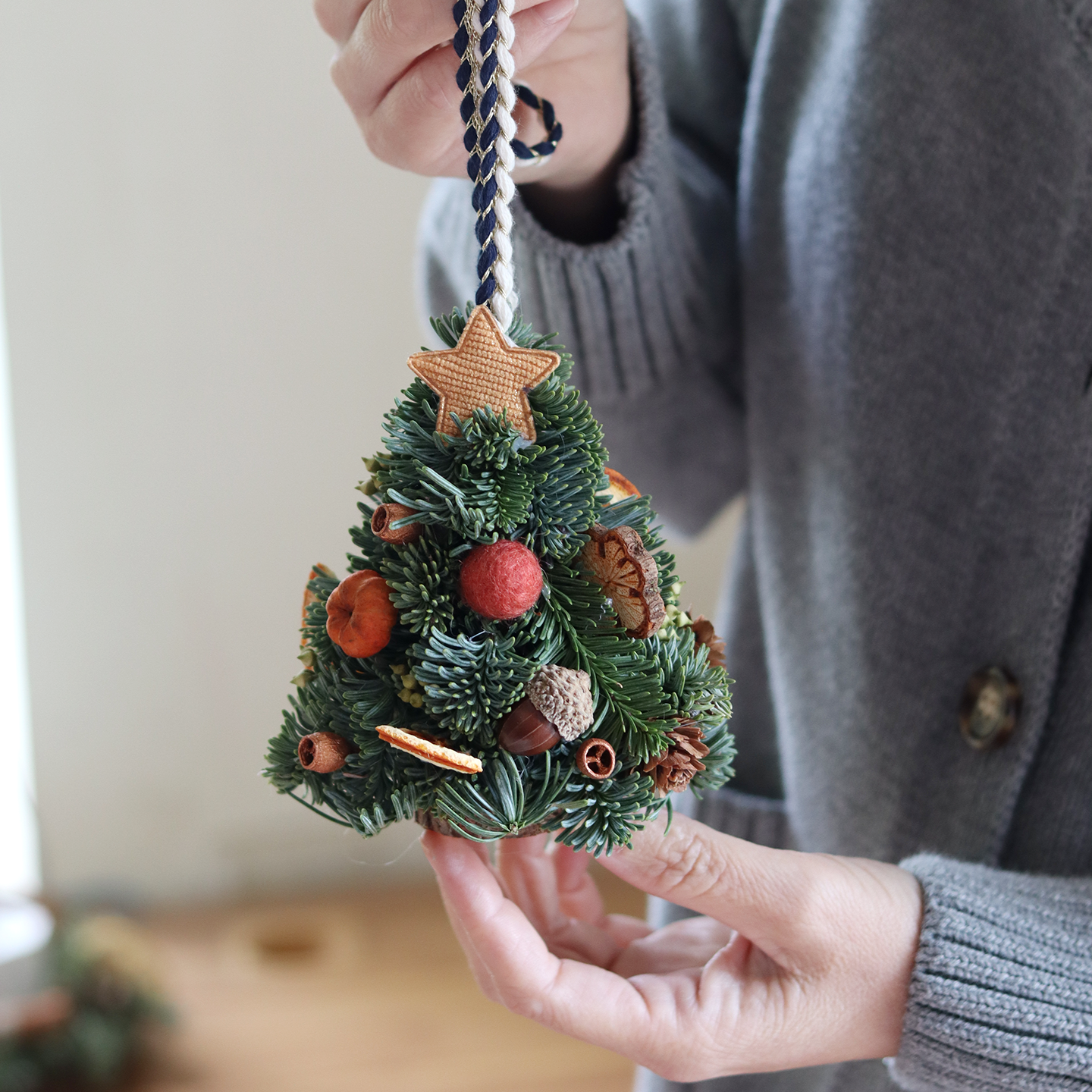 新进口诺贝松迷你圣诞树车挂车摆成品花环大松果烛台星星装饰礼物