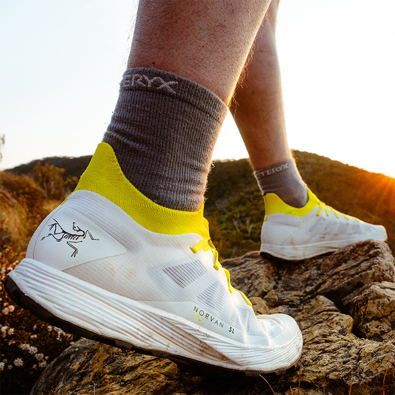 Arc'teryx Norvan SL 3始祖鸟时尚舒适白黄拼色男士户外越野跑鞋