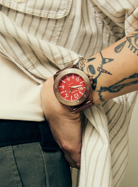 代购Nixon Smyth 44 红色表盘男女石英手表钢带欧美腕表A1414-52