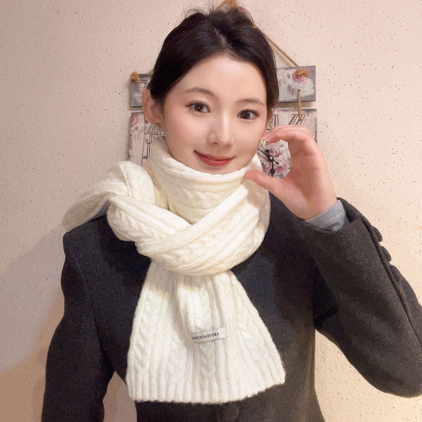 韩系含羊毛围巾女冬季米白色高级感2025新款针织学生情侣麻花围脖