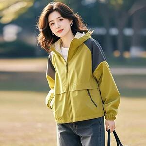 2025拼接短款连帽超火春季高级冲锋衣防晒服韩版独特好看外套