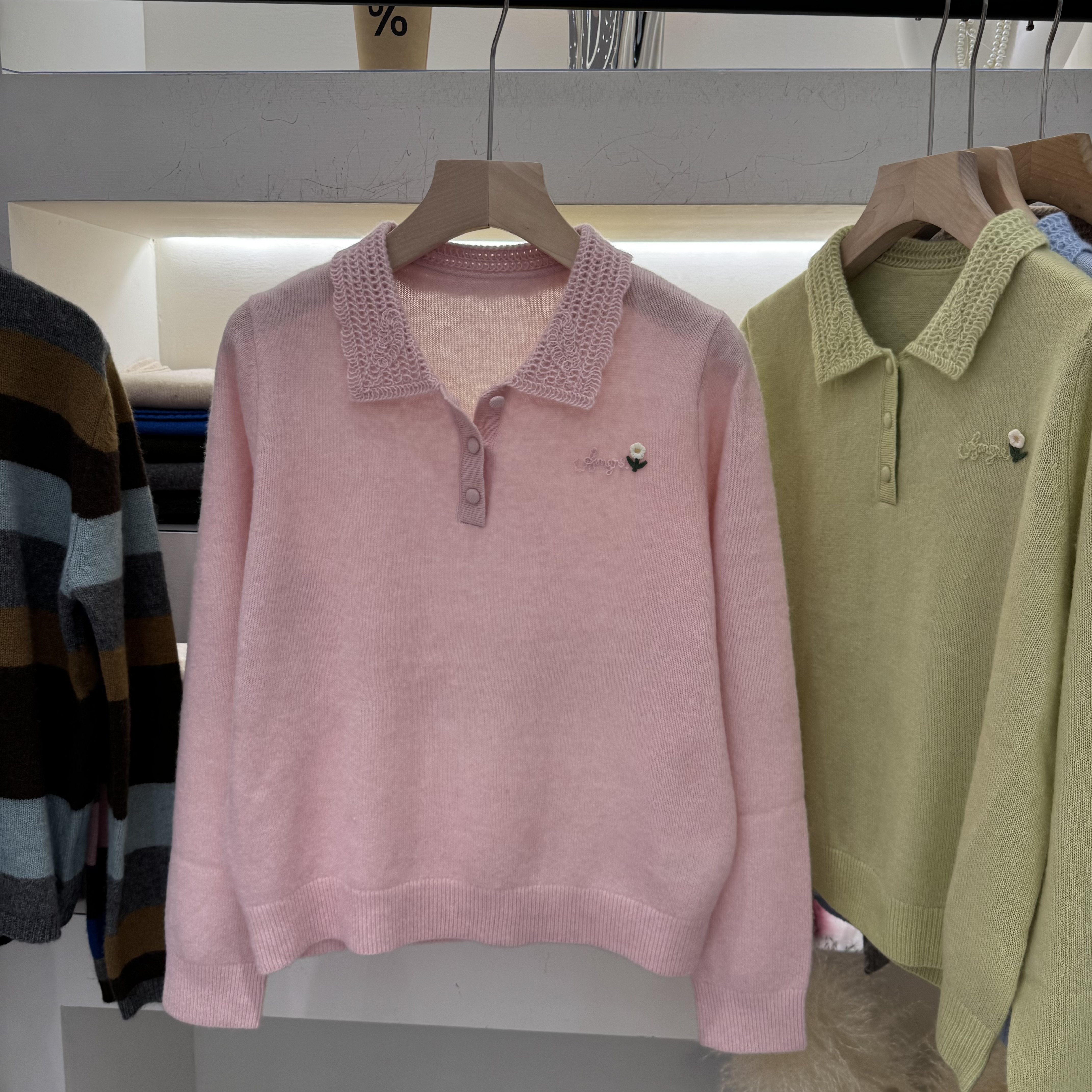 6282羊驼绒软糯羊毛针织衫女蕾丝钩花翻领手工小花朵宽松套头毛衣