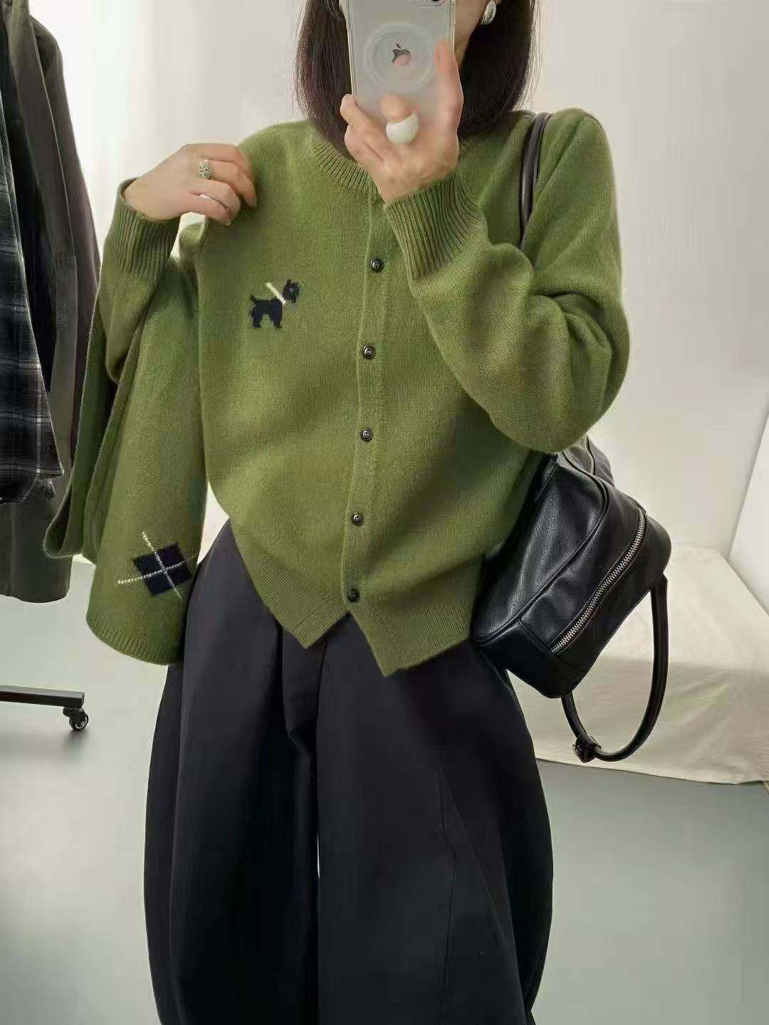 撞色小狗提花带围巾羊毛针织开衫2025冬季新款女韩版简约时尚毛衣