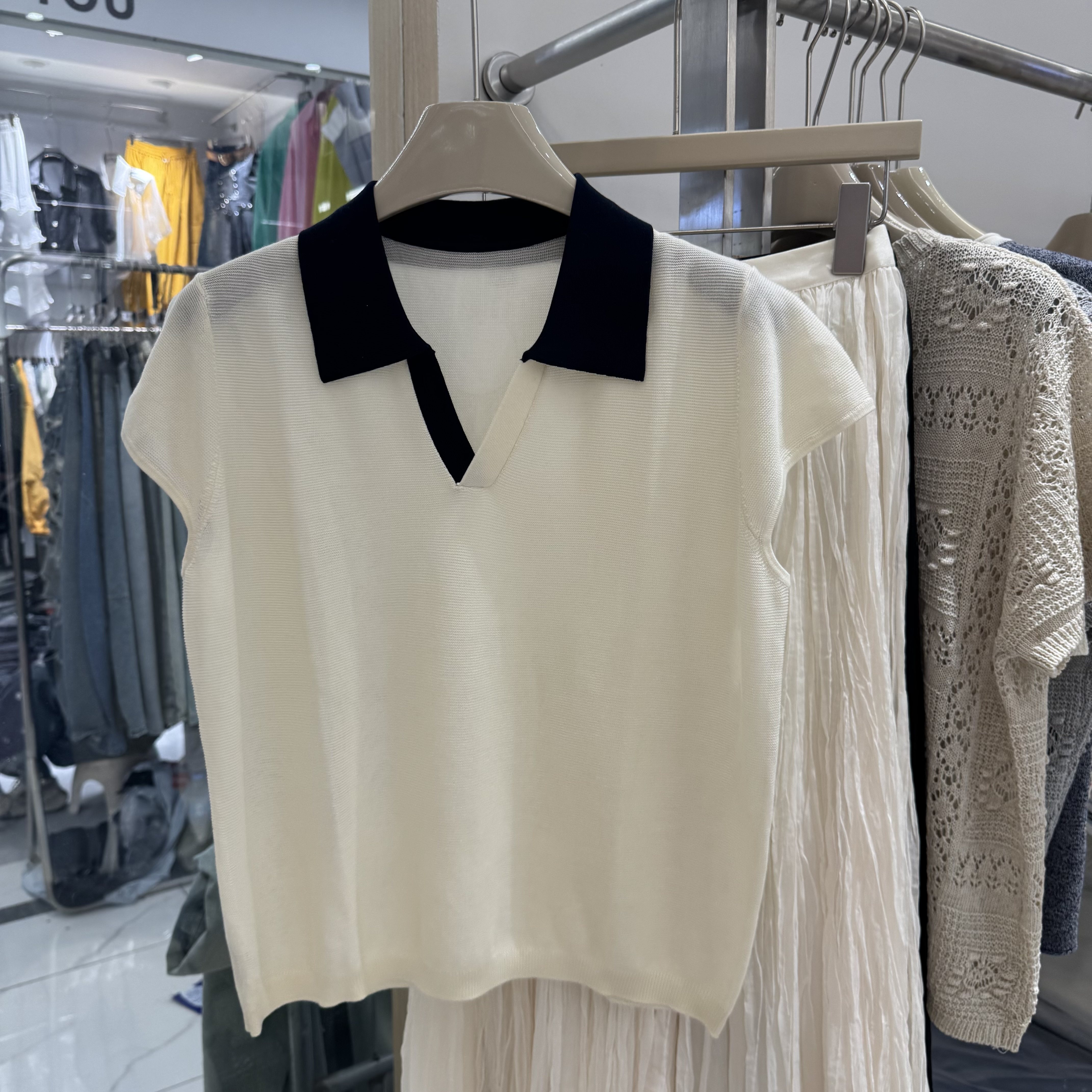 欧洲站2026夏季新款撞色POLO领针织短袖女简约气质百搭显瘦上衣潮