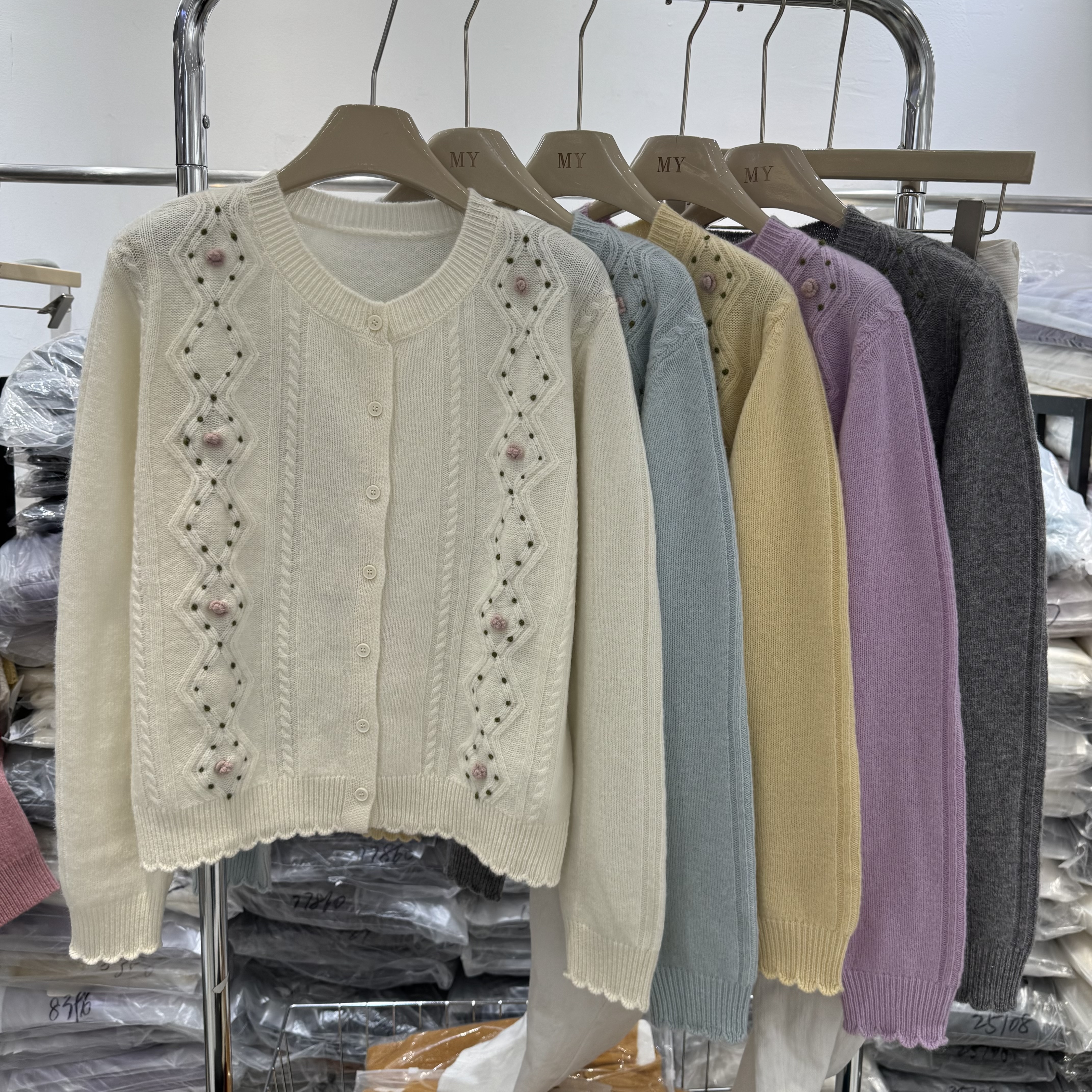 韩系冬圆领菱形格球球软糯亲肤显瘦百搭100纯羊毛女针织开衫2798