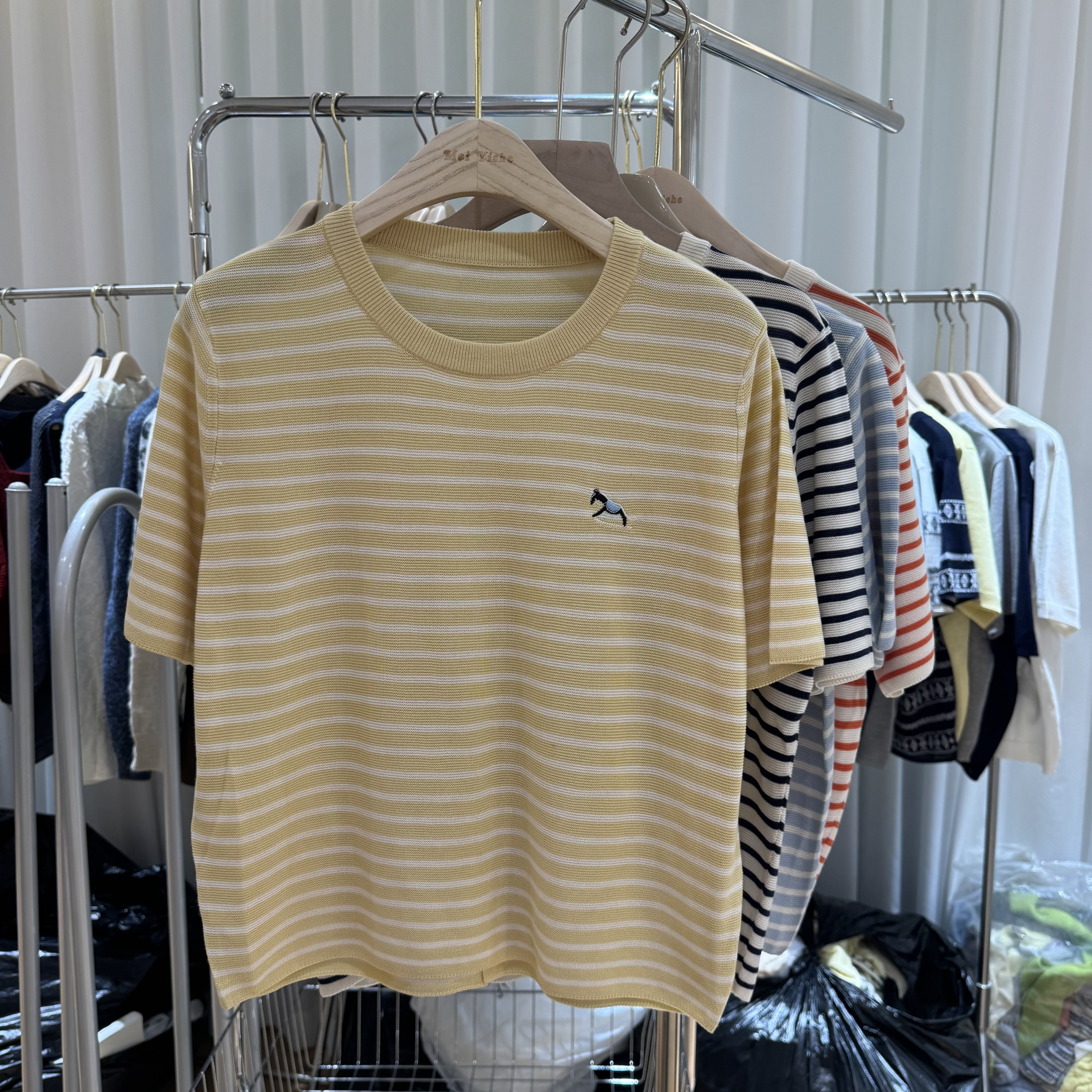 慵懒风条纹短袖天丝针织衫女圆领小马刺绣宽松百搭显瘦上衣26春夏