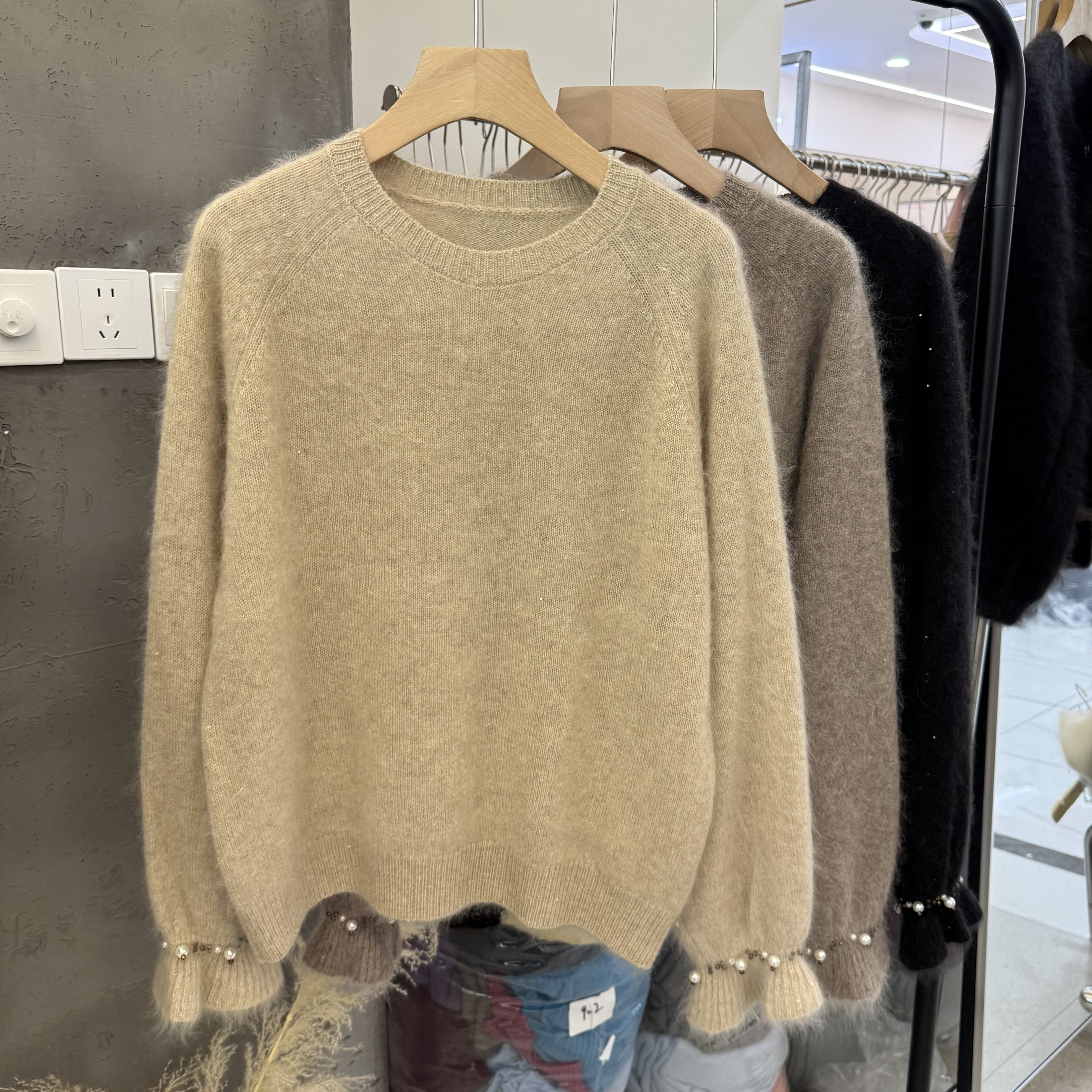 2722圆领蚕丝羊绒拉毛毛衣女秋冬宽松慵懒风珍珠袖口软糯套头上衣
