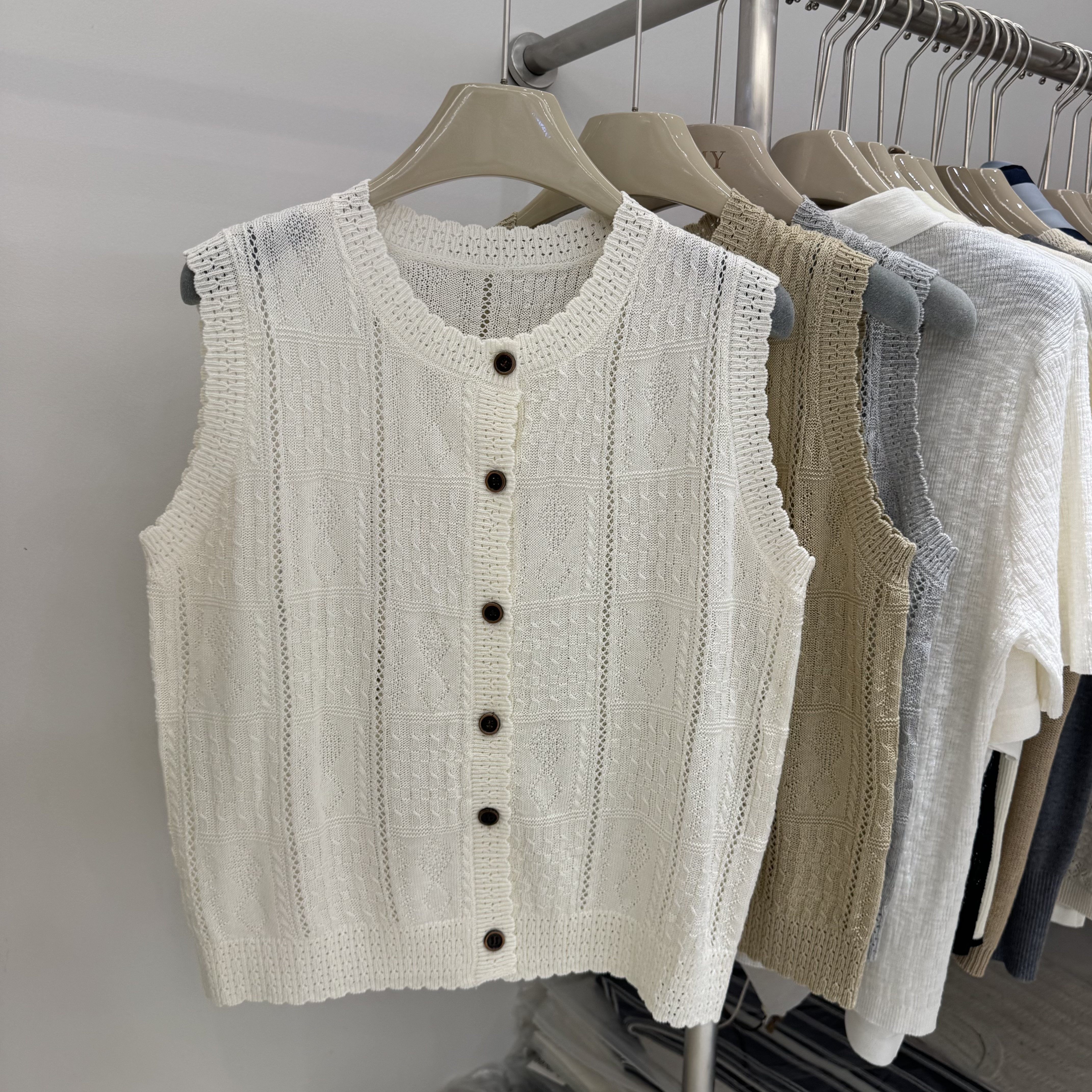 韩系纯色圆领无袖针织背心女夏季新款简约休闲显瘦百搭短款马甲潮